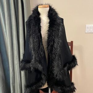 New Elegant Black Faux Fur Trim Cape